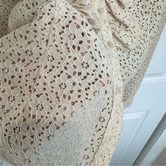 Mason Beige Eyelet Ruffle Tuxedo Blouse Silk Lined Size 8 Like New - Picture 4 of 6